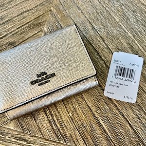 Small Coach wallet in Platinum
